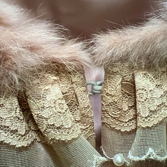 Women’s Real Fur Vest With Lace Trimming Autumn/Winter - Picture 5 of 10